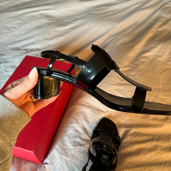 Roger Vivier Shoes (6.5) - Picture 2 of 3